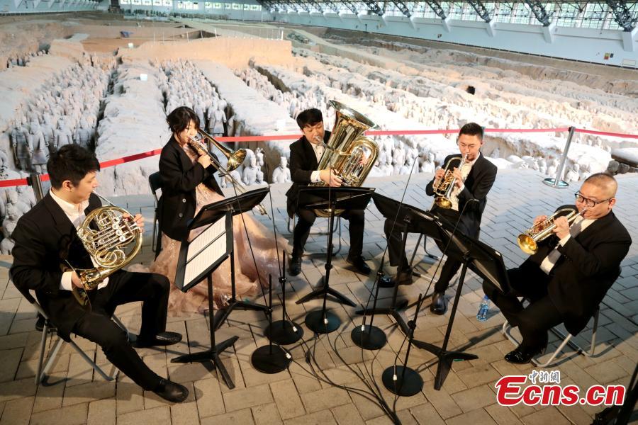 Orquestra de Xi'an transmite concerto em streaming


