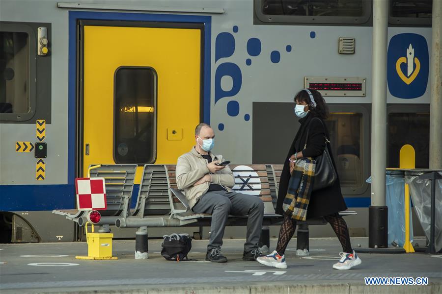 França começa a suspender gradualmente confinamento