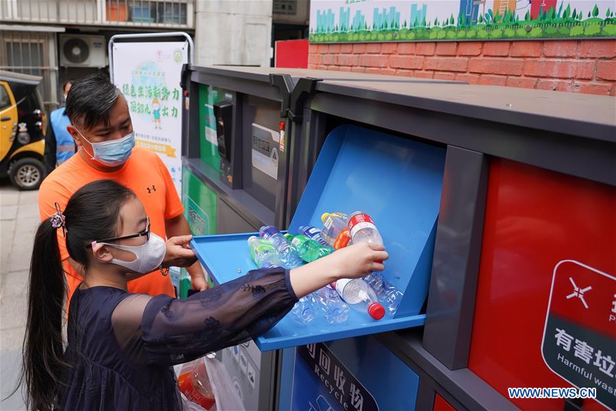Beijing toma várias medidas para ajudar residentes a se envolverem melhor na separação de lixo