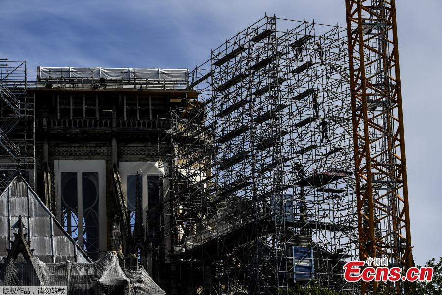 Restauro da catedral de Notre Dame retomado enquanto a França alivia medidas de bloqueio