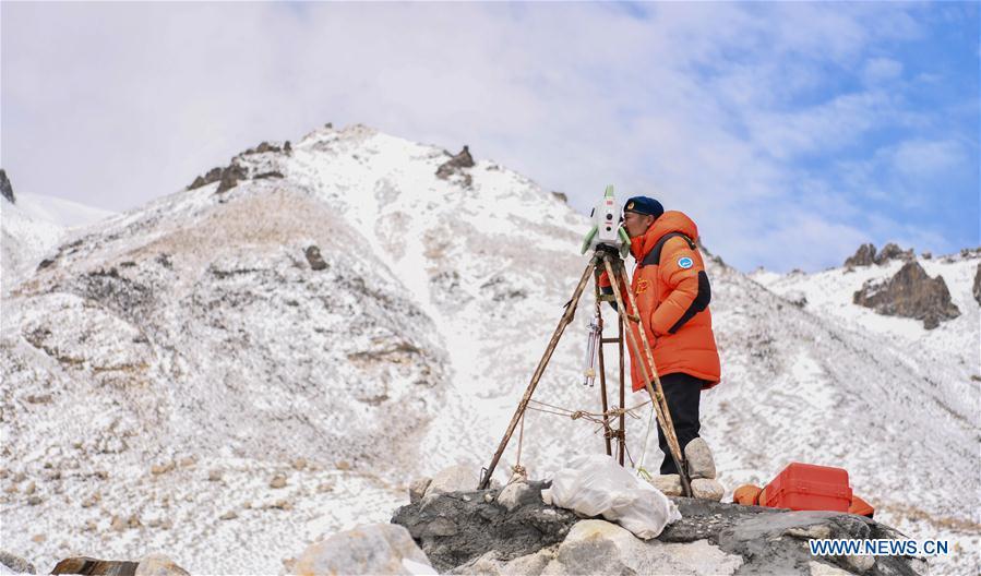 Expedição chinesa realiza pesquisa no acampamento base do Monte Qomolangma