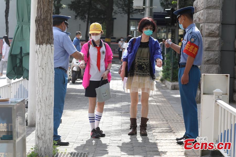 Mais de 400.000 estudantes em Beijing retomam as aulas