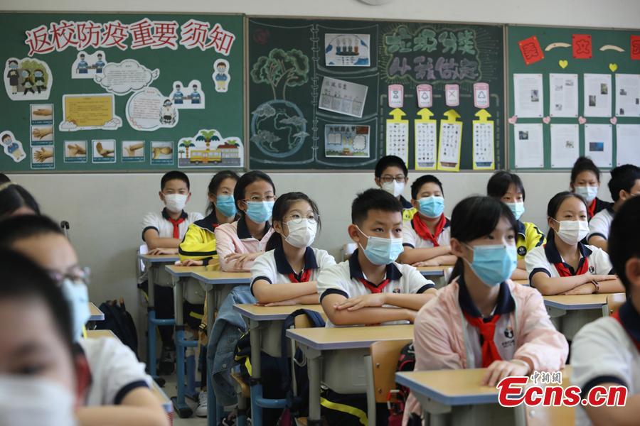 Mais de 400.000 estudantes em Beijing retomam as aulas