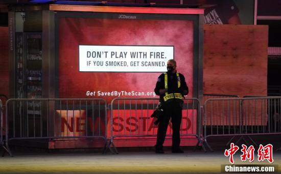 Nova York mantém toque de recolher à medida que protestos continuam