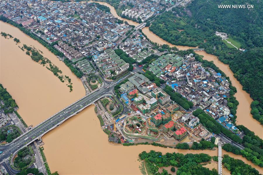 Mais de 2,6 milhões de pessoas afetadas por inundações no sul da China

