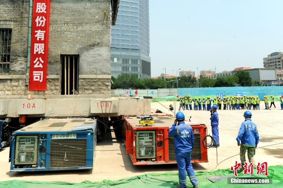 Shangdong: Edifício de 100 anos em Jinan tem deslocação de 76 metros concluída