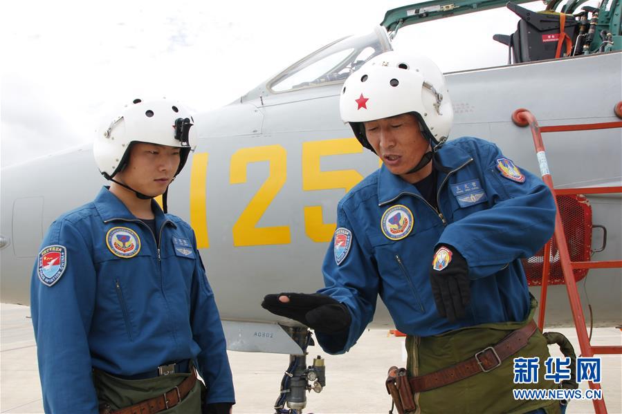 Piloto recordista da força aérea chinesa aposenta-se