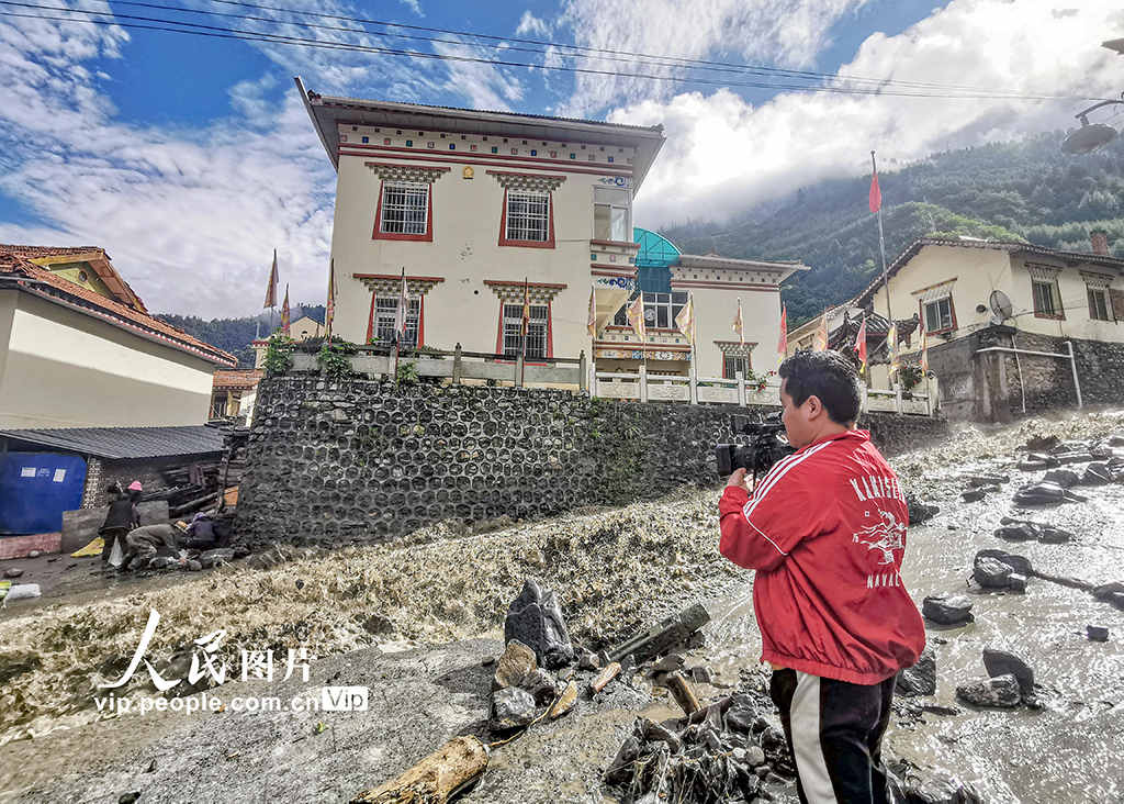 Fluxo de detritos ocorre na província de Sichuan