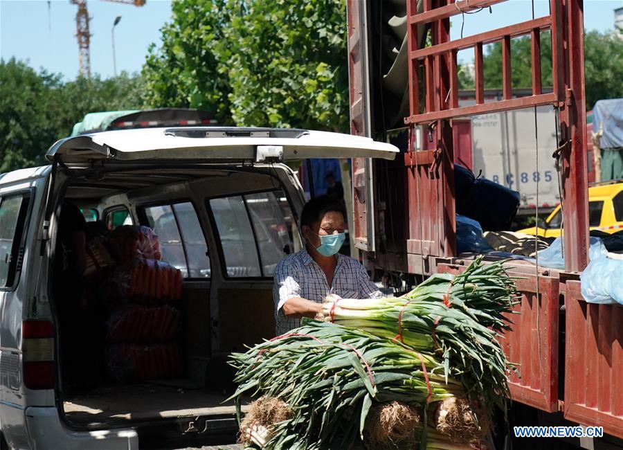 Beijing designa locais provisórios para venda de legumes após suspensão do mercado atacadista de Xinfadi