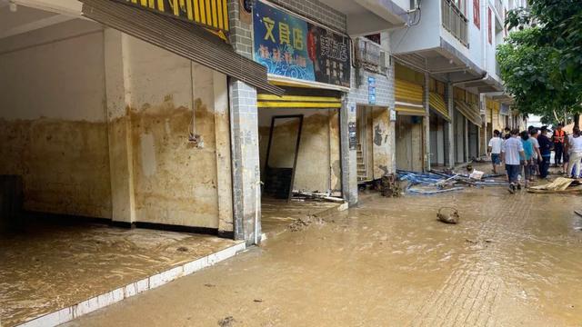 China lança resposta de emergência para regiões atingidas por enchentes

