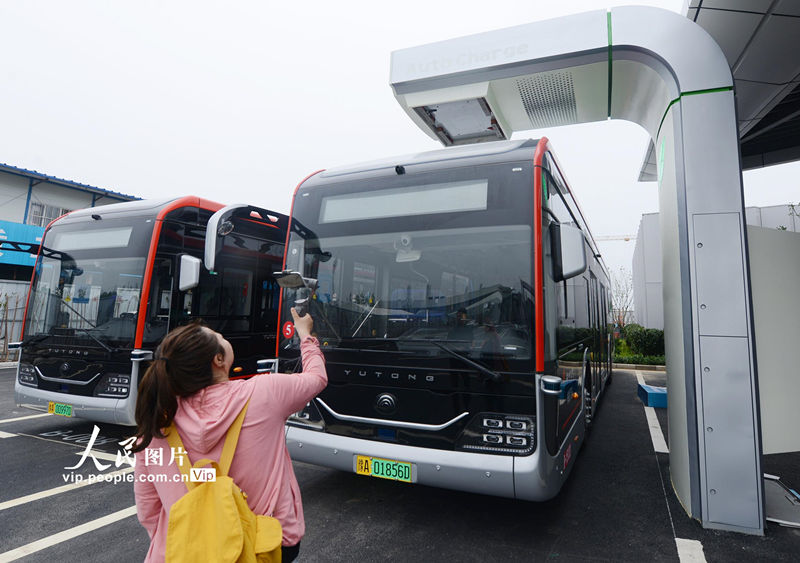 Henan testa ônibus de condução automática