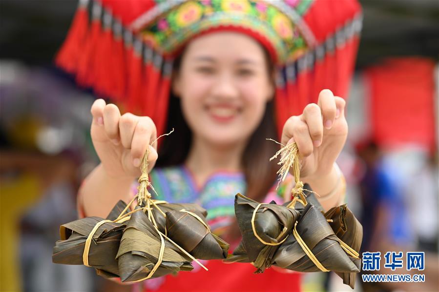 Chineses abraçam o Festival do Barco do Dragão