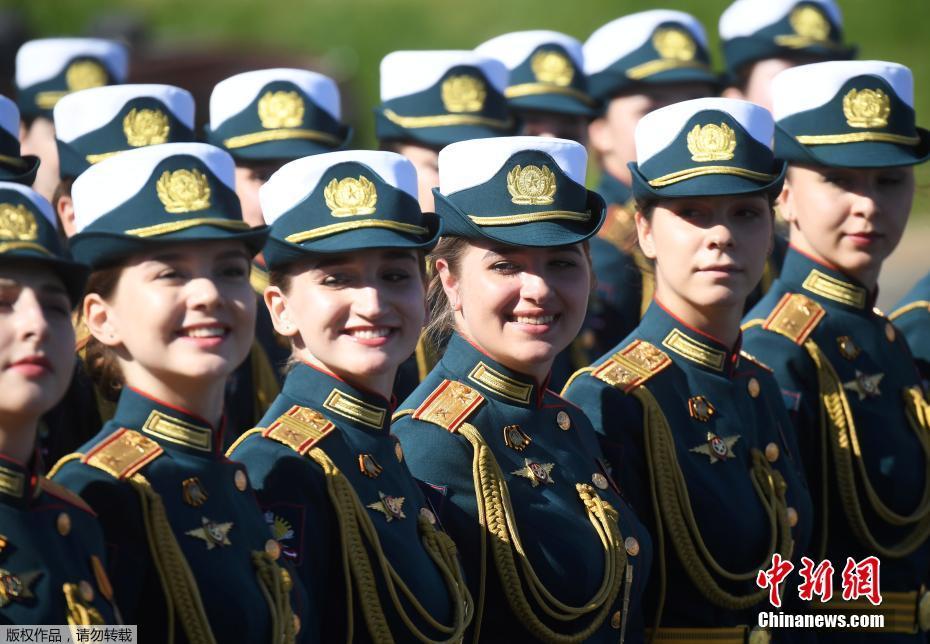 Rússia realiza parada militar em homenagem do 75º aniversário da vitória da guerra patriótica

