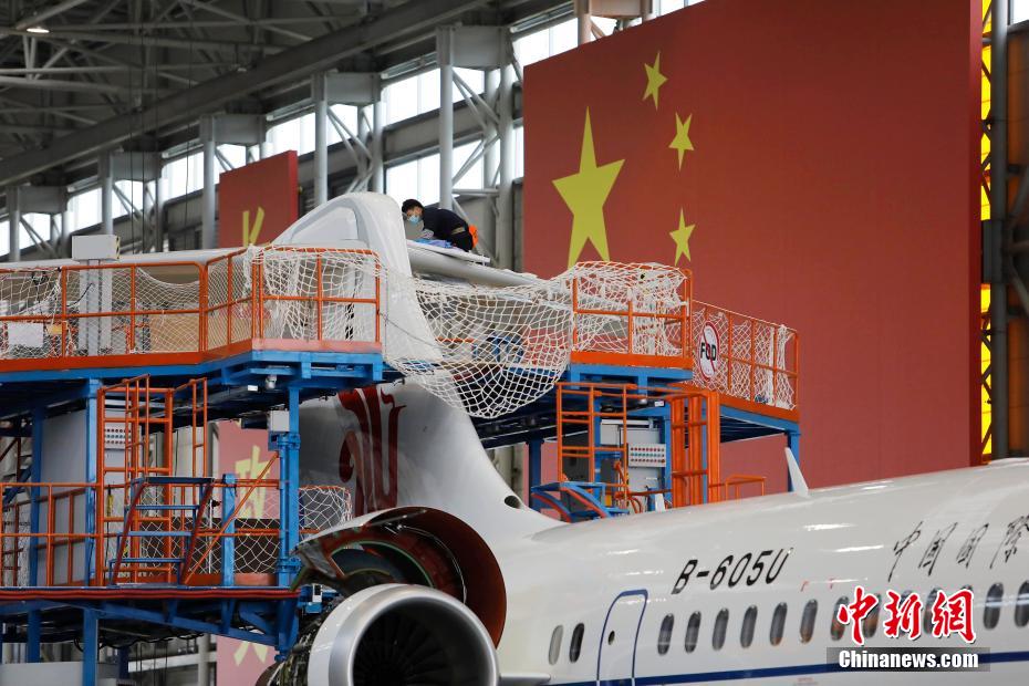 COMAC entrega primeiros aviões regionais ARJ21 à Air China

