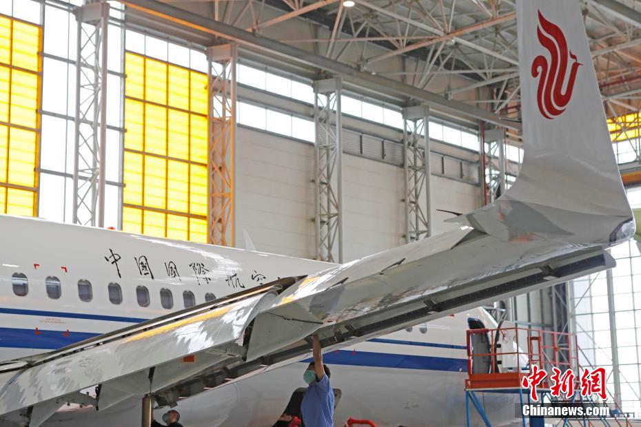 COMAC entrega primeiros aviões regionais ARJ21 à Air China

