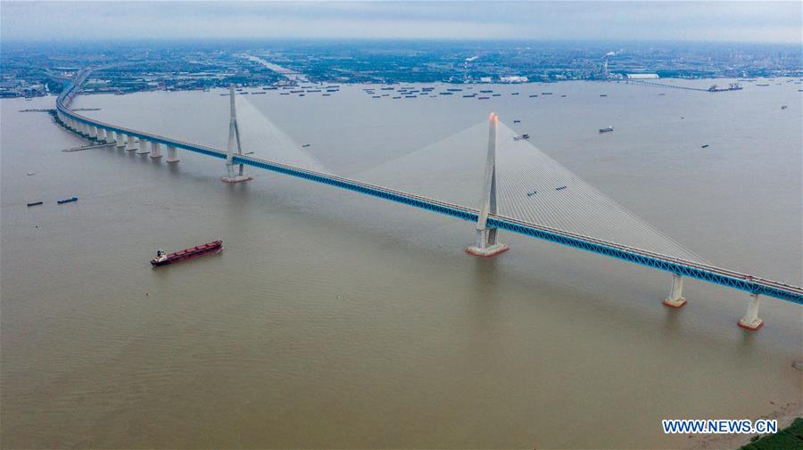 Ponte Shanghai-Suzhou-Nantong abre ao trânsito


