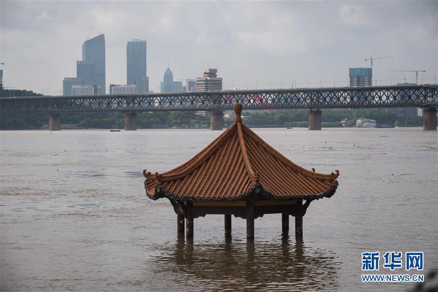 Água das estações de controle de corrente do rio Yangtzé supera níveis de alerta