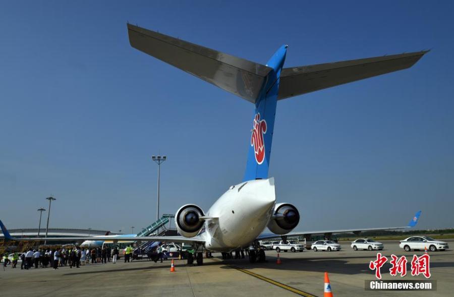 Avião ARJ21 da China Southern realiza voo inaugural
