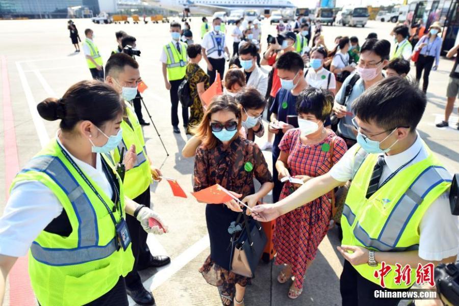 Avião ARJ21 da China Southern realiza voo inaugural