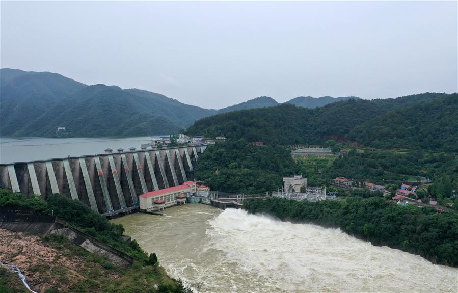 Galeria: reservatório de Meishan em Anhui aumenta descarga de água para prevenção de enchentes