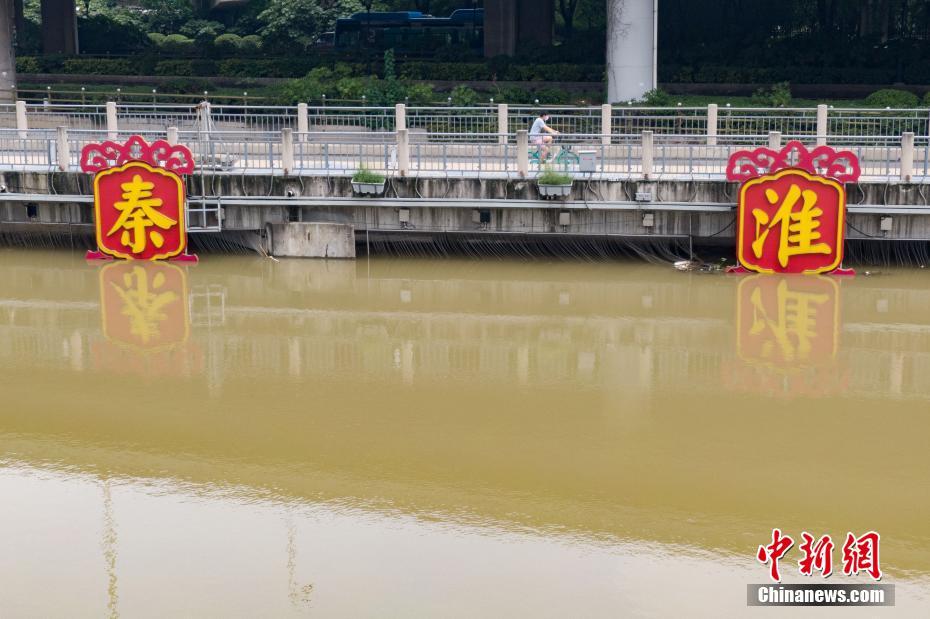 Nanjing: nível das águas do rio Qinhuai permanece alto