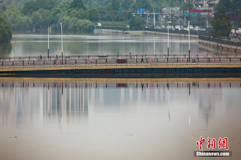 Nanjing: nível das águas do rio Qinhuai permanece alto