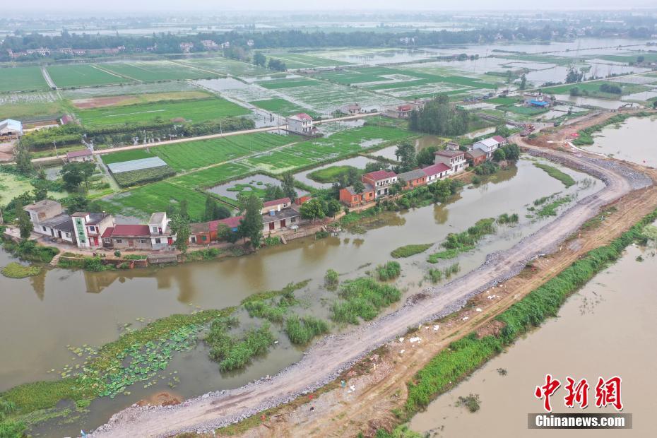Anhui: aldeias inundadas no condado de Lujiang