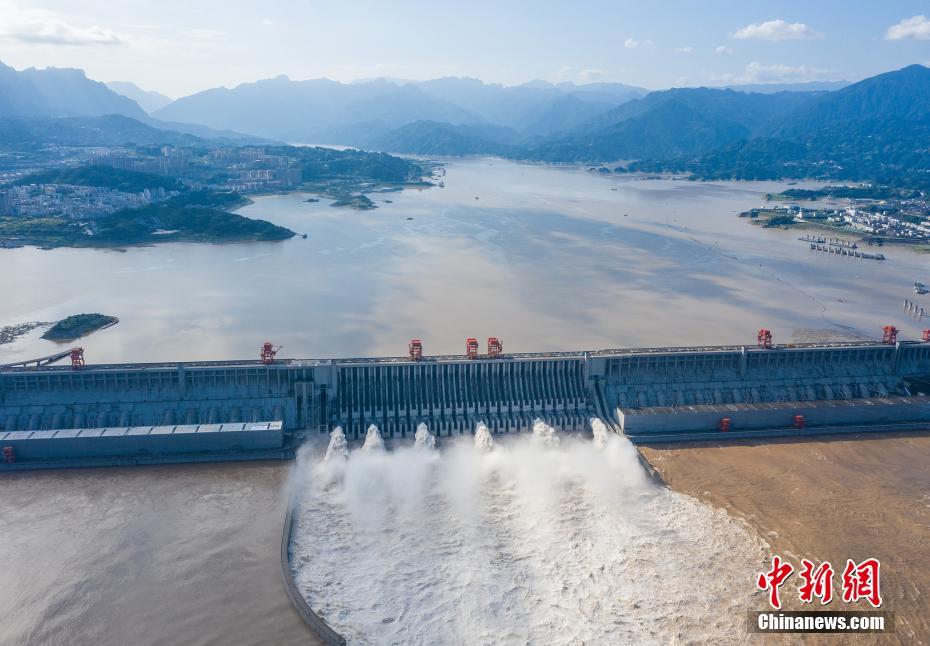Represa das Três Gargantas atenua 3ª cheia do rio Yangtze