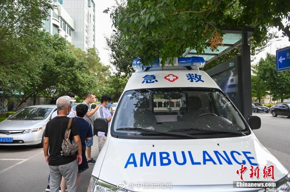 Shenyang: ambulância médica realiza testes de ácido nucleico
