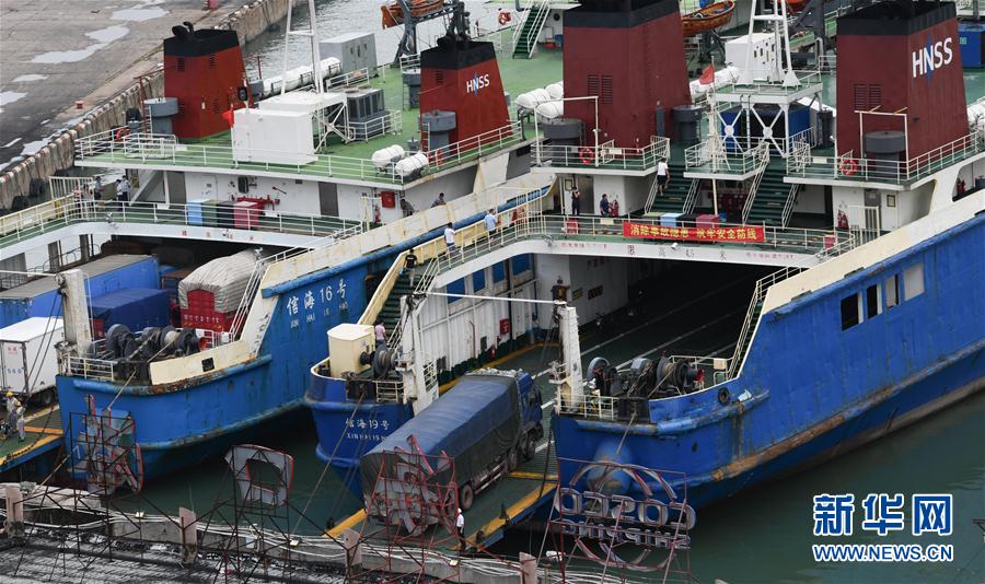 Transporte via balsa retomado no estreito de Qiongzhou após passagem do tufão 