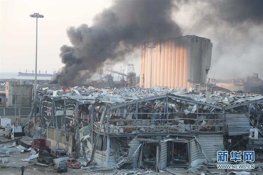 Explosões no porto de Beirute causadas provavelmente por produtos químicos explosivos