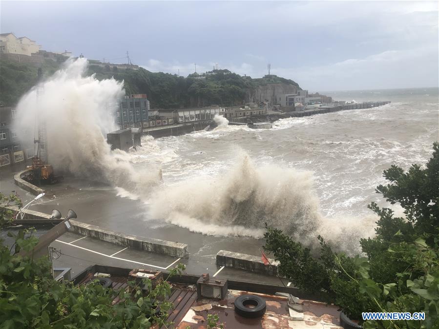 Tufão Hagupit atinge província chinesa de Zhejiang

