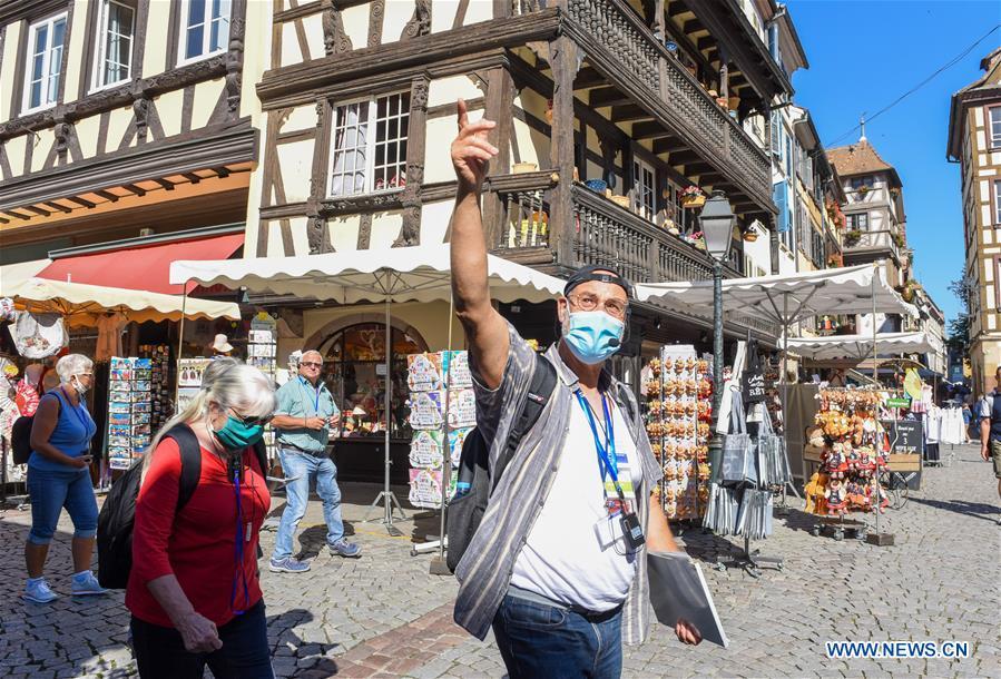 O uso de máscaras é obrigatório ao ar livre em muitas cidades francesas
