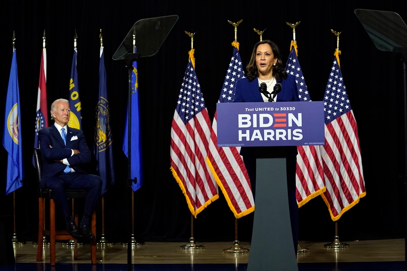Biden e Harris aparecem juntos pela primeira vez como companheiros de campanha