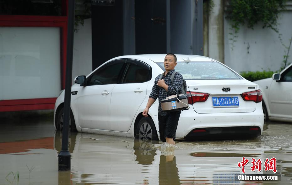 Fotos aéreas documentam inundação do antigo condado de Huanglongxi, Sichuan