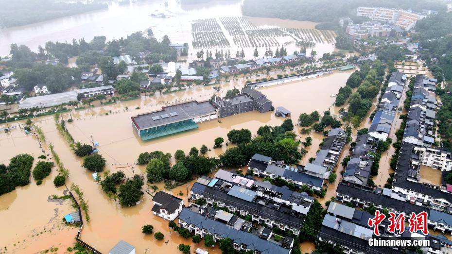 Fotos aéreas documentam inundação do antigo condado de Huanglongxi, Sichuan