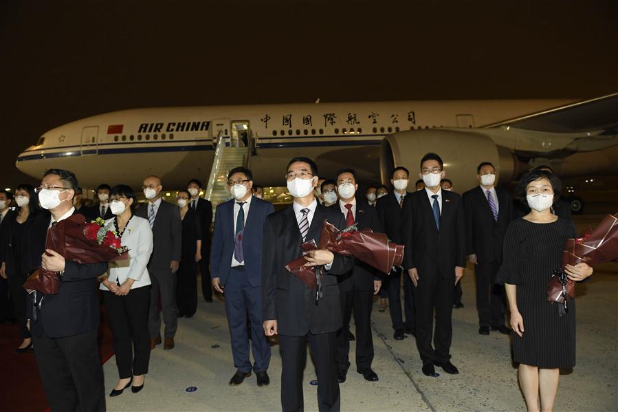 Equipe consular da China de Houston regressa a Beijing

