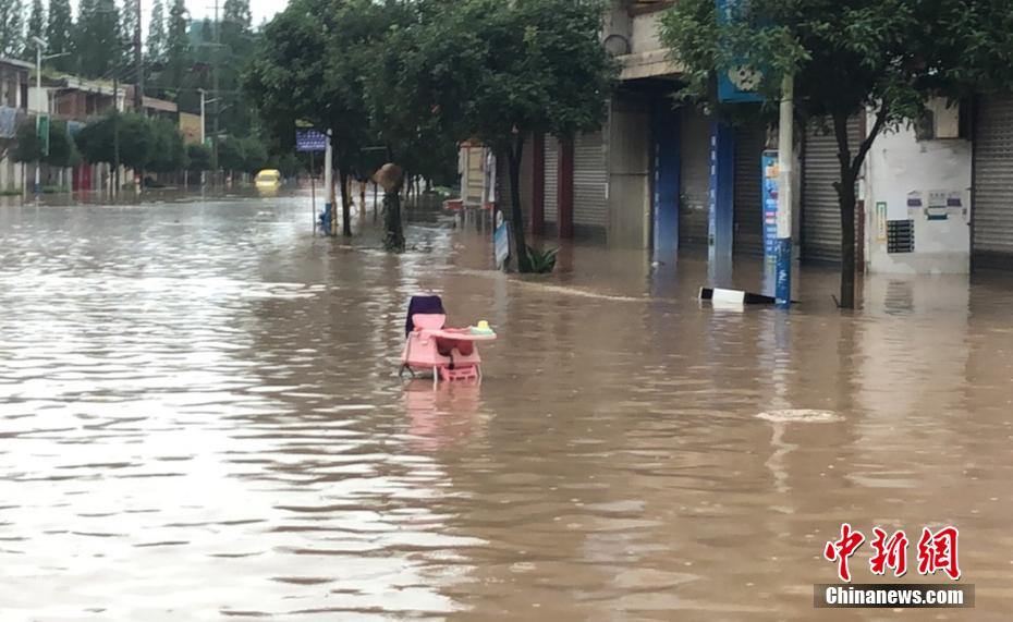 Chuva forte causa inundação em Ya’an,  mais de 36000 pessoas transferidas