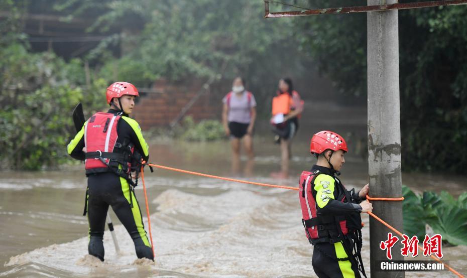 Nível de água da seção de Chongqing do rio Yangtze excede