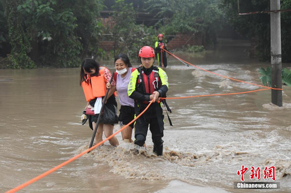 Nível de água da seção de Chongqing do rio Yangtze excede