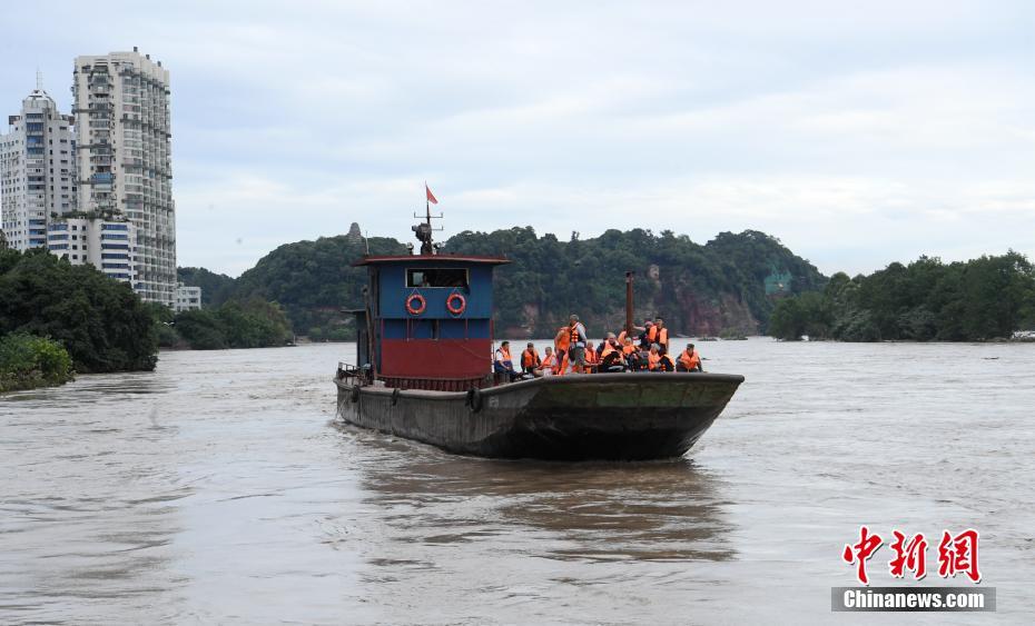 Nível de água da seção de Chongqing do rio Yangtze excede