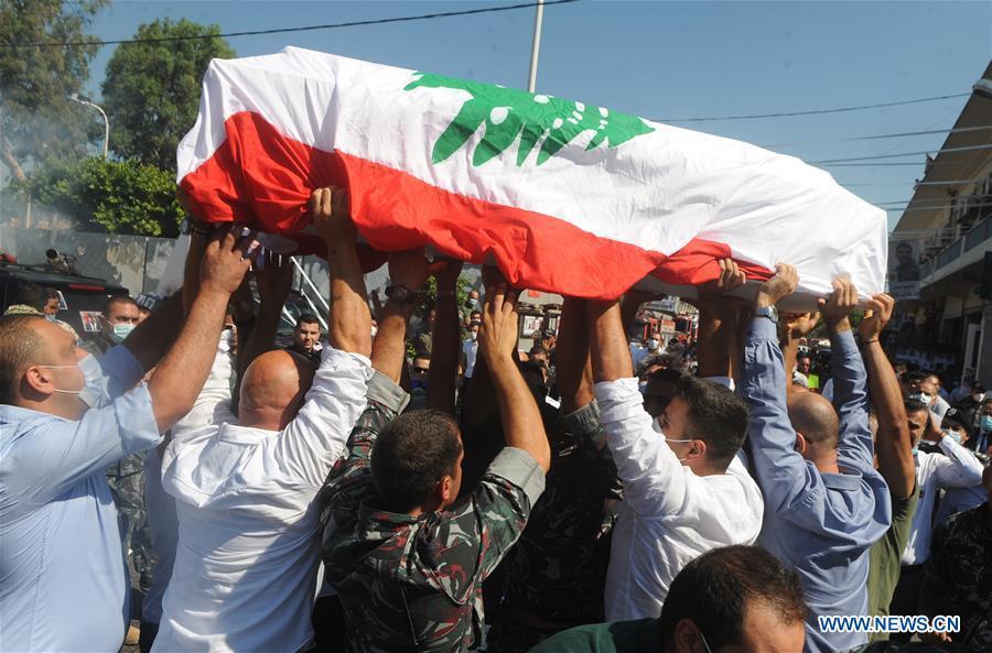 Beirute: realizado funeral dos bombeiros mortos durante explosões