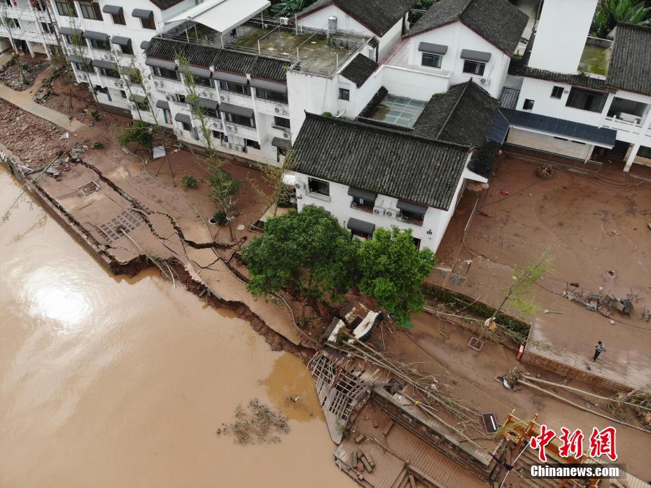 Condado de Hunglongxi em Chengdu após inundação