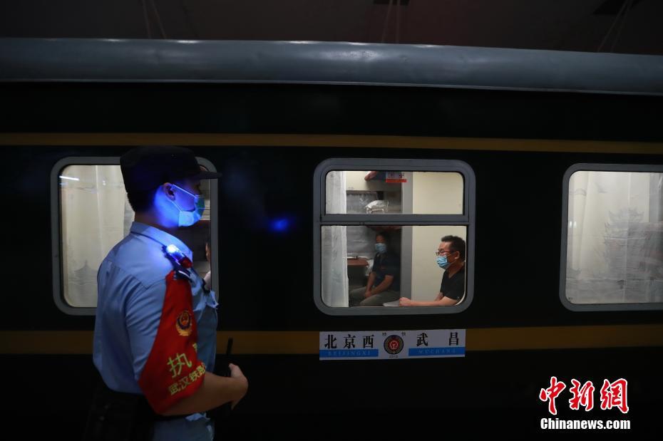 Trem direto Z38 de Wuchang para Beijing retoma operações