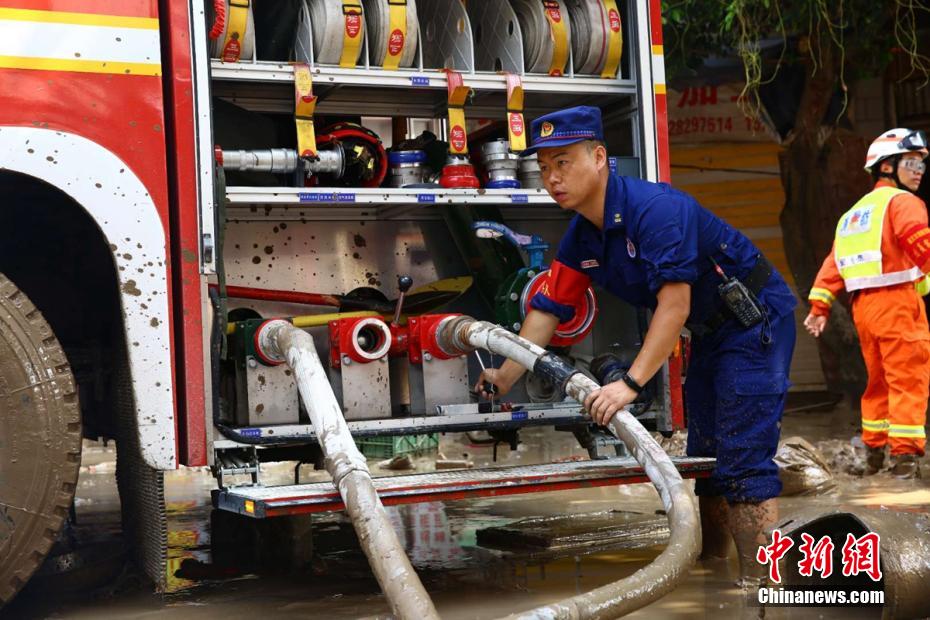 Hunan, Guizhou e outras quatro províncias aumentam assistência de resgate contra inundações em Sichuan 
