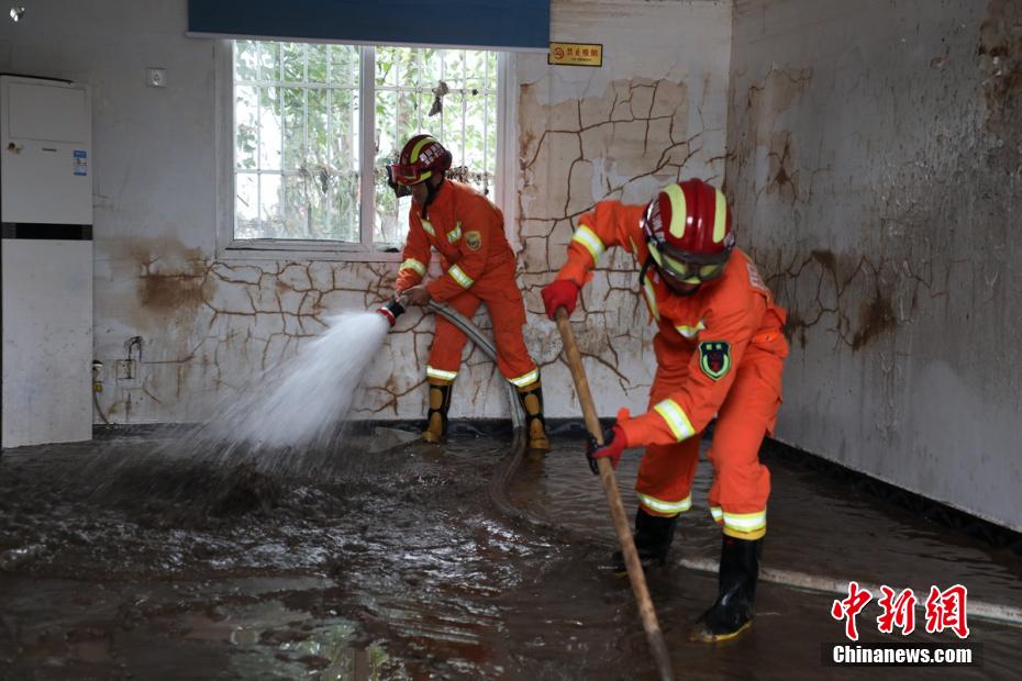 Hunan, Guizhou e outras quatro províncias aumentam assistência de resgate contra inundações em Sichuan 