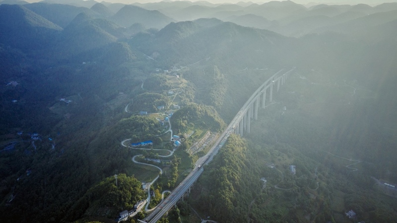 Ponte Siduhe sobre Autoestrada Shanghai-Chongqing em Hubei 
