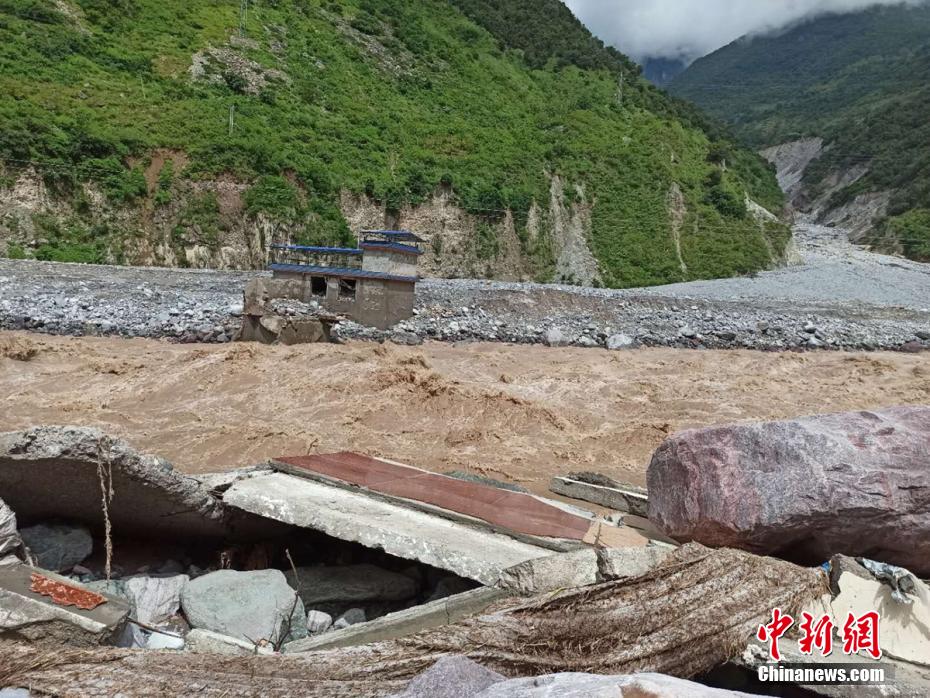 Sichuan：Resgate para desastre de deslizamento de lama em Ganluo