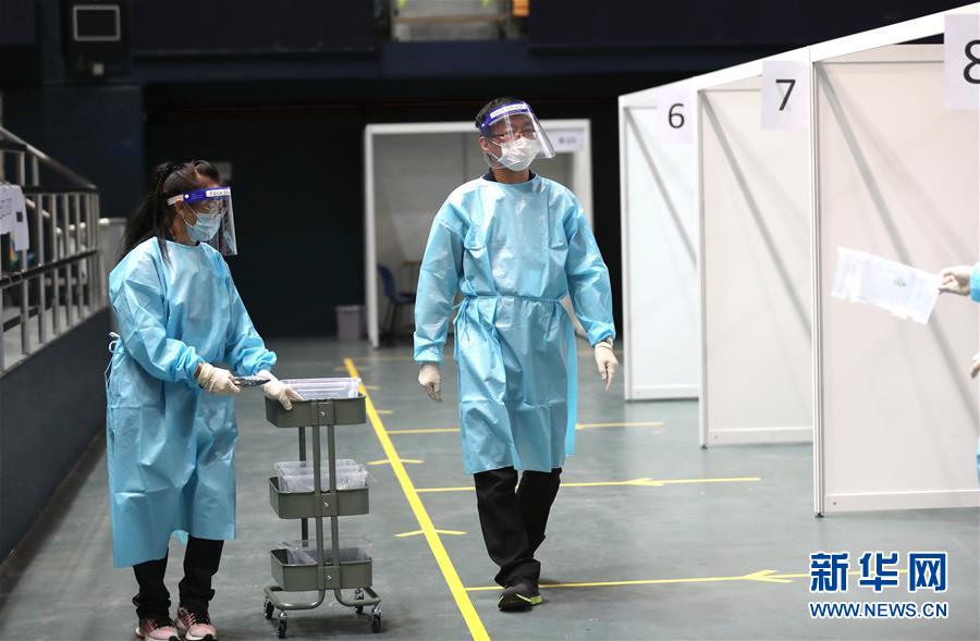 Cidadãos de Hong Kong participam ativamente no teste de coronavírus 