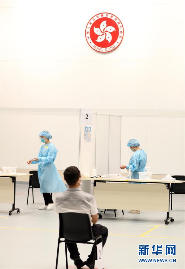 Cidadãos de Hong Kong participam ativamente no teste de coronavírus 